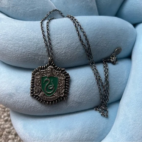 Slytherin Crest Silver Necklace - Picture 1 of 3